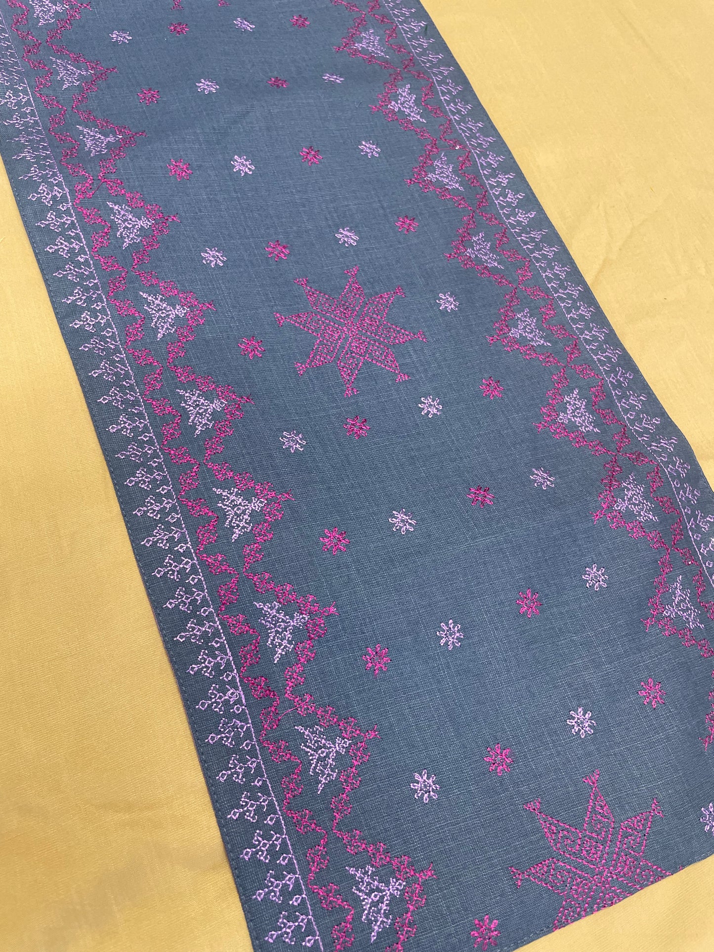 Grey Tablerunner