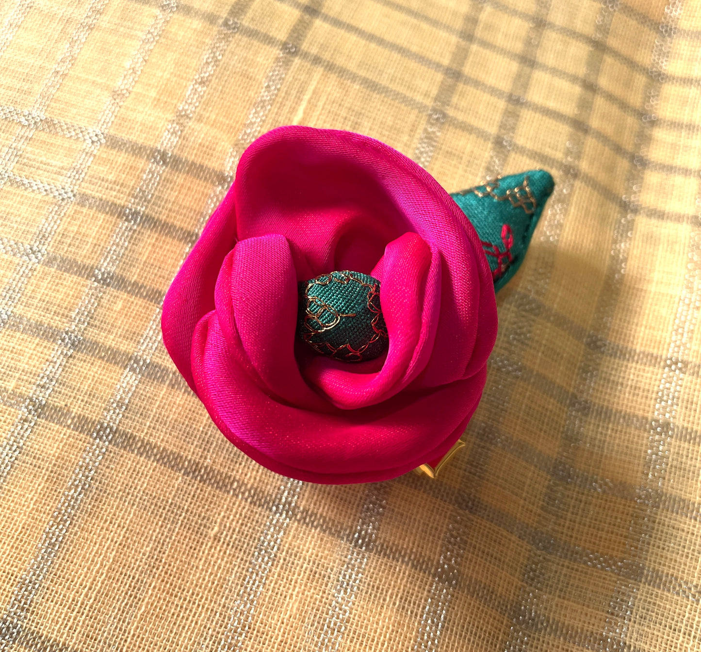 Bunch of 3 Roses Kasuti Clips