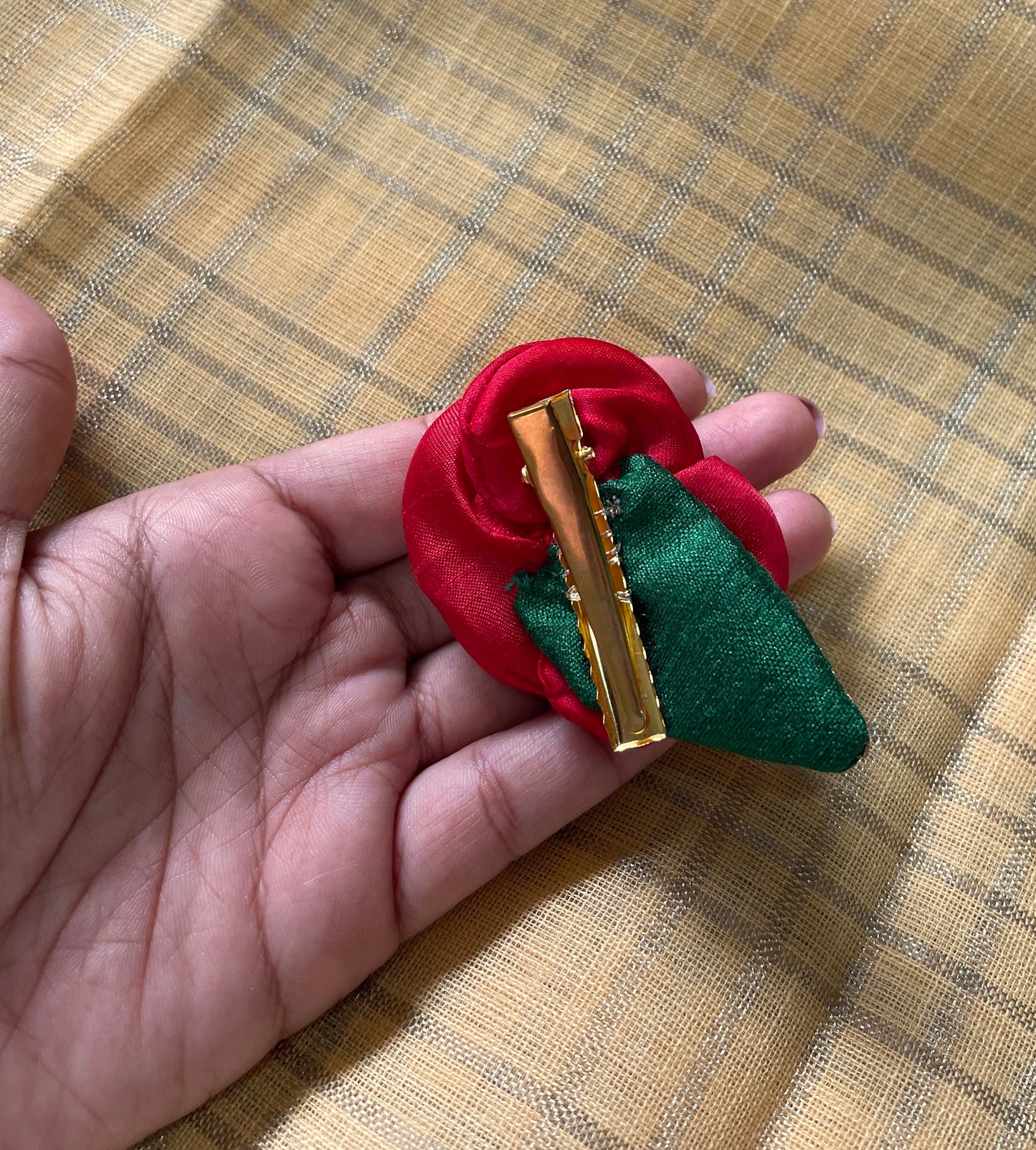 Red Rose Kasuti Clip