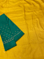 Load image into Gallery viewer, Border embroidery close-up on beet dainty kasuti saree