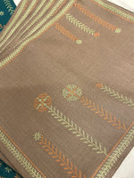 Load image into Gallery viewer, Motif detail of kothambri moggu kasuti table set in cotton weave