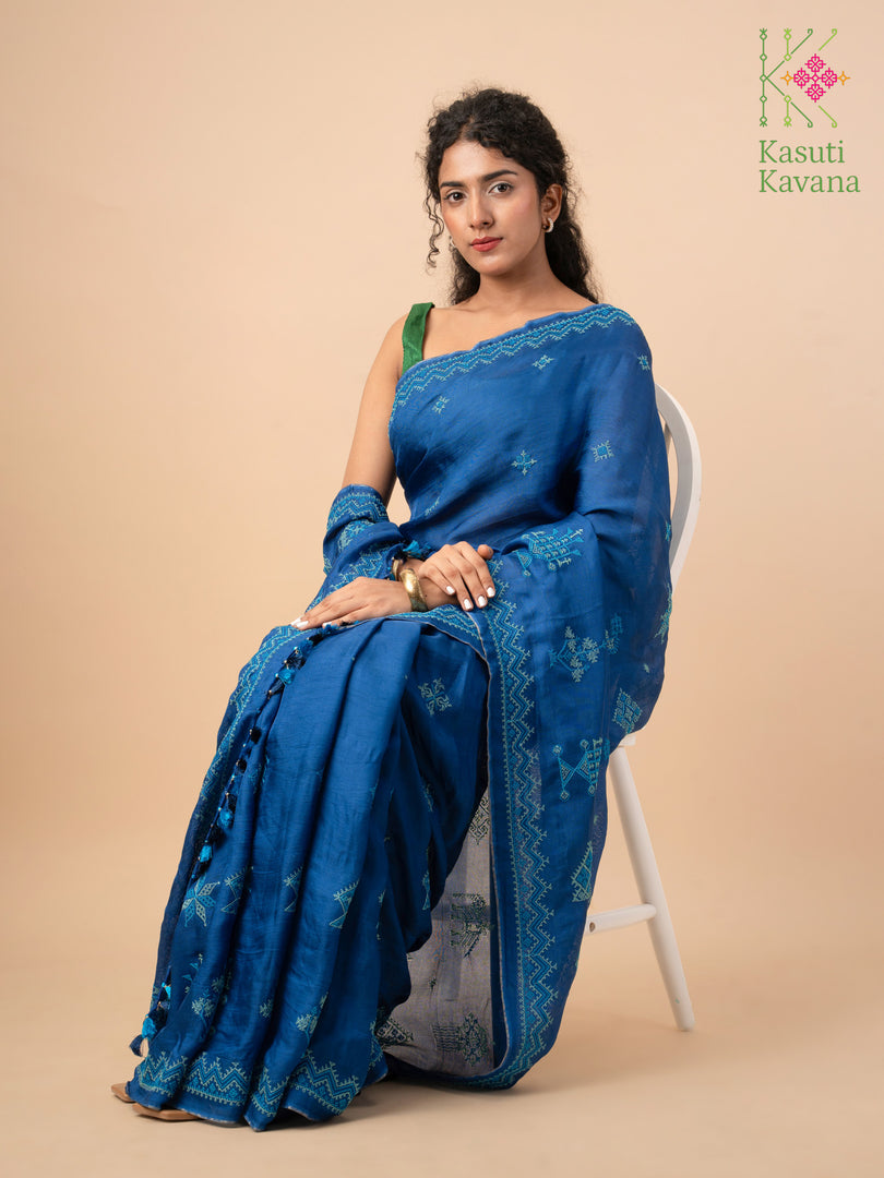 Pallu border close-up of classic blue kasuti saree