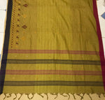 Load image into Gallery viewer, Weave pattern close-up on chutney green mayur cotton saree
