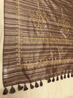 Load image into Gallery viewer, Pallu detail showing striped weave in parijat saree
