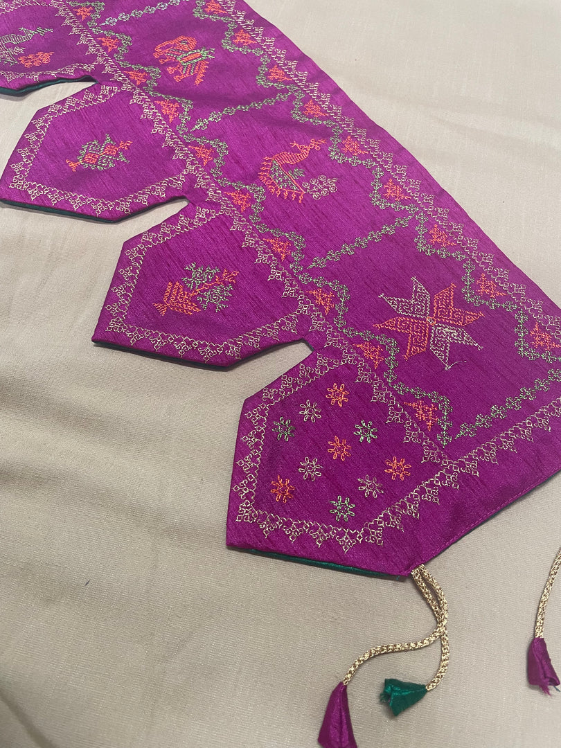 purple kubera toran showing side view and bead hangings
