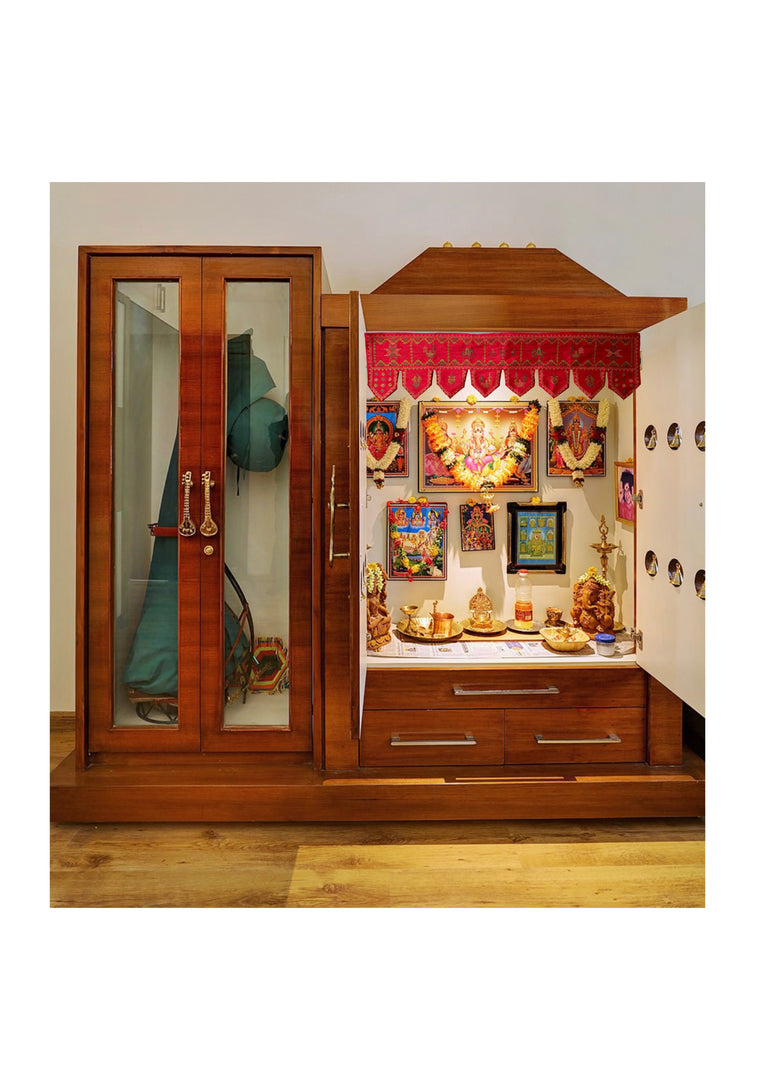 Border detail of red kubera toran with thread embroidery