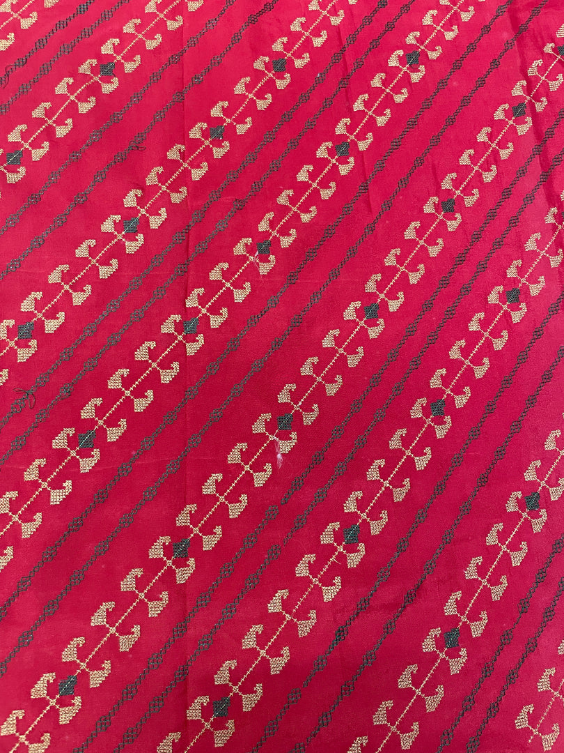 Pallu view of orange paisley temple saree with motif detail