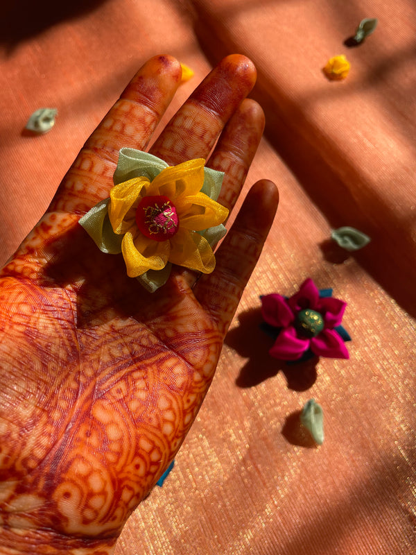 Round yellow dahlia fridge magnet showing floral design close-up