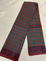 Load image into Gallery viewer, Maroon kasuti garden blouse embroidery close-up view
