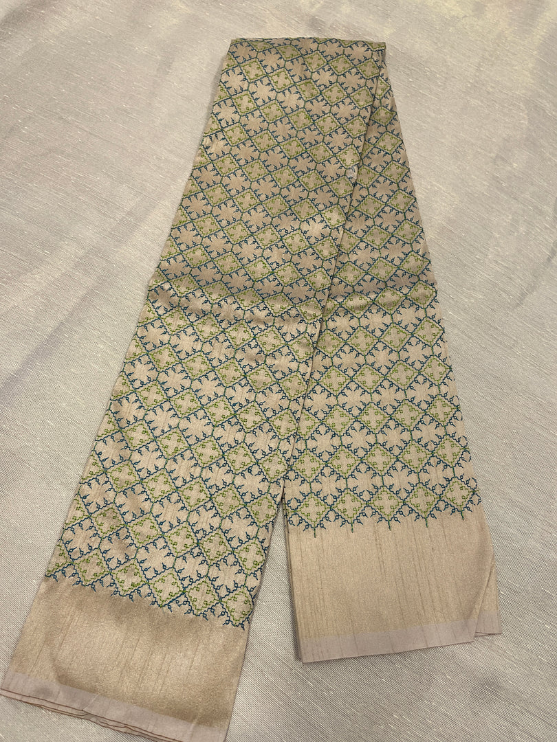 Embroidered sleeve design on beige with green kasuti blouse