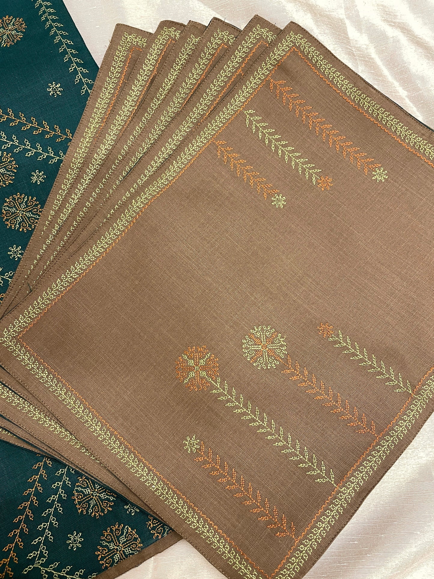 Kothambri Moggu Kasuti Table set