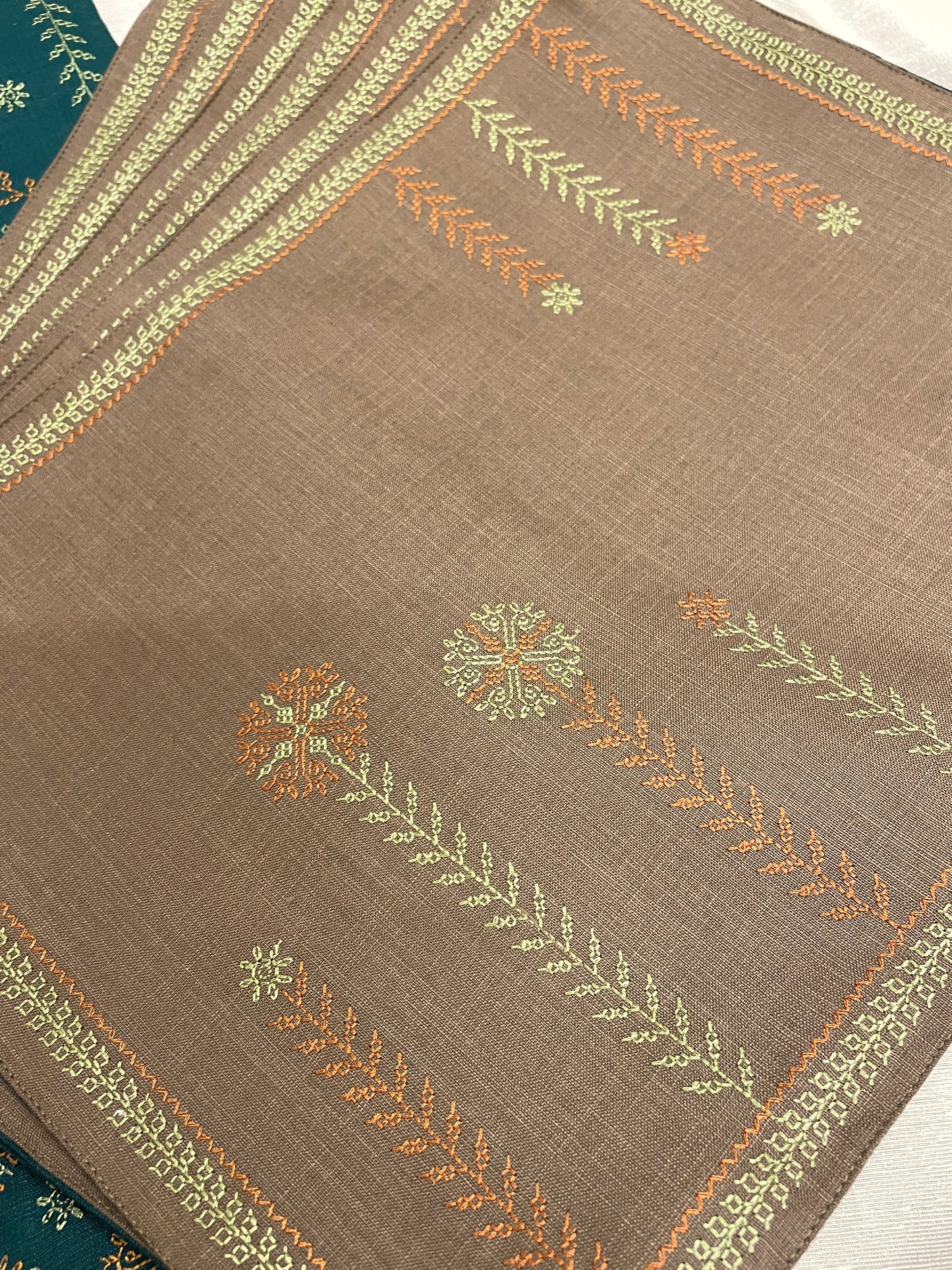 Kothambri Moggu Kasuti Table set