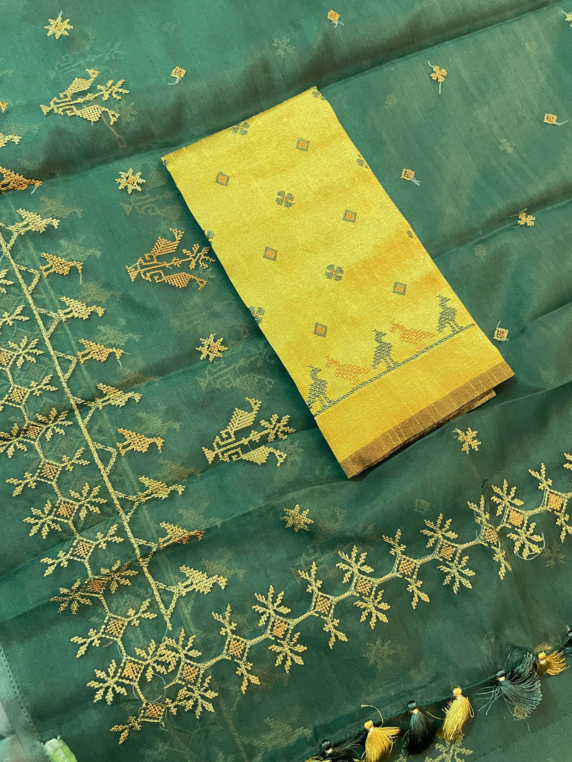 green mayur organza kasuti saree with embroidered border close-up