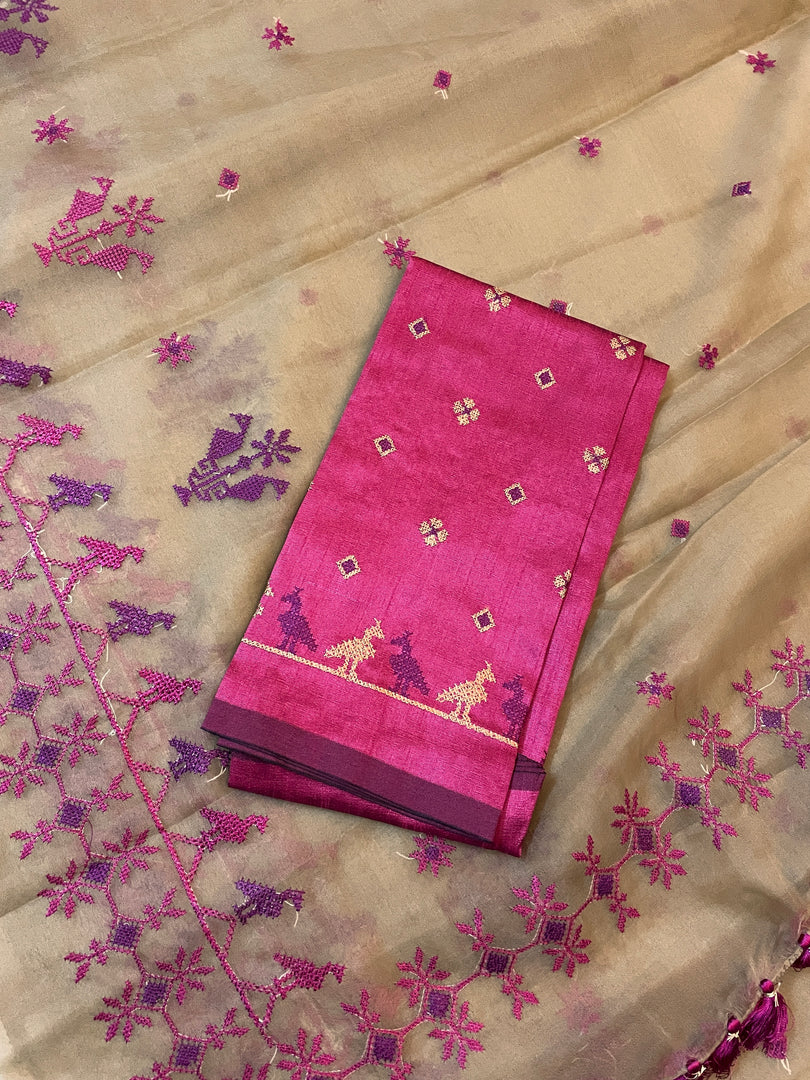 brown mayur organza kasuti saree showing pallu with embroidered motifs