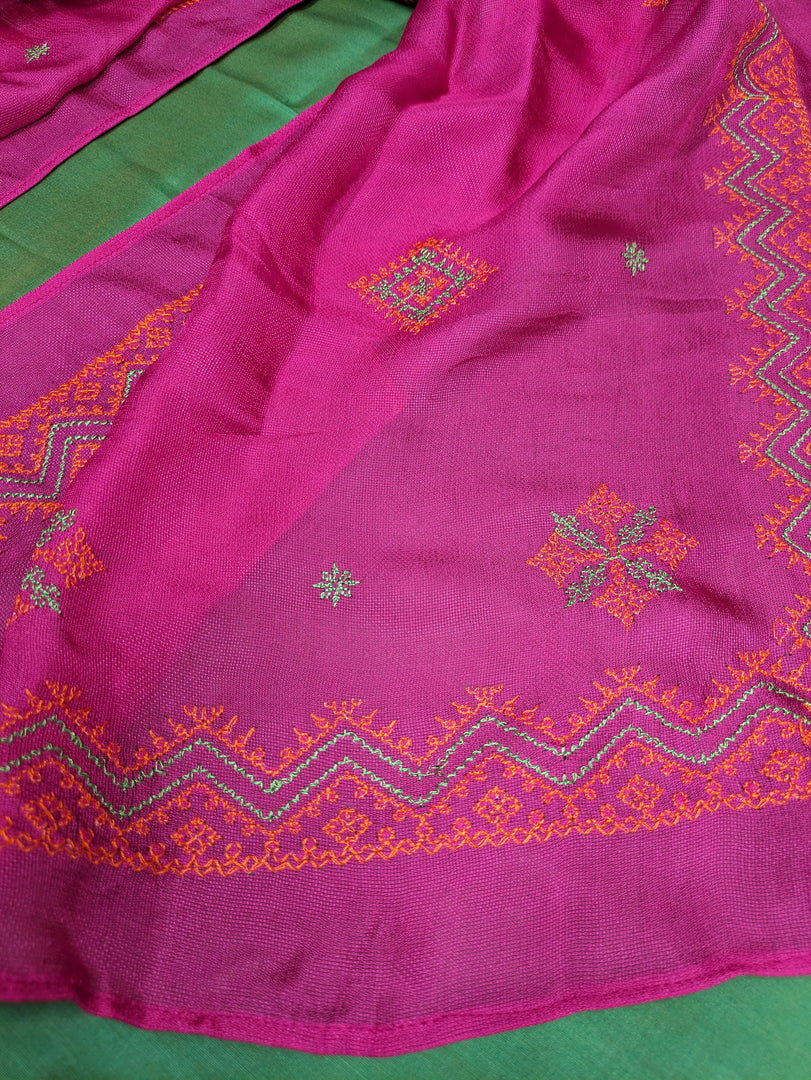 Rani pink classic stole showing embroidery close-up on border