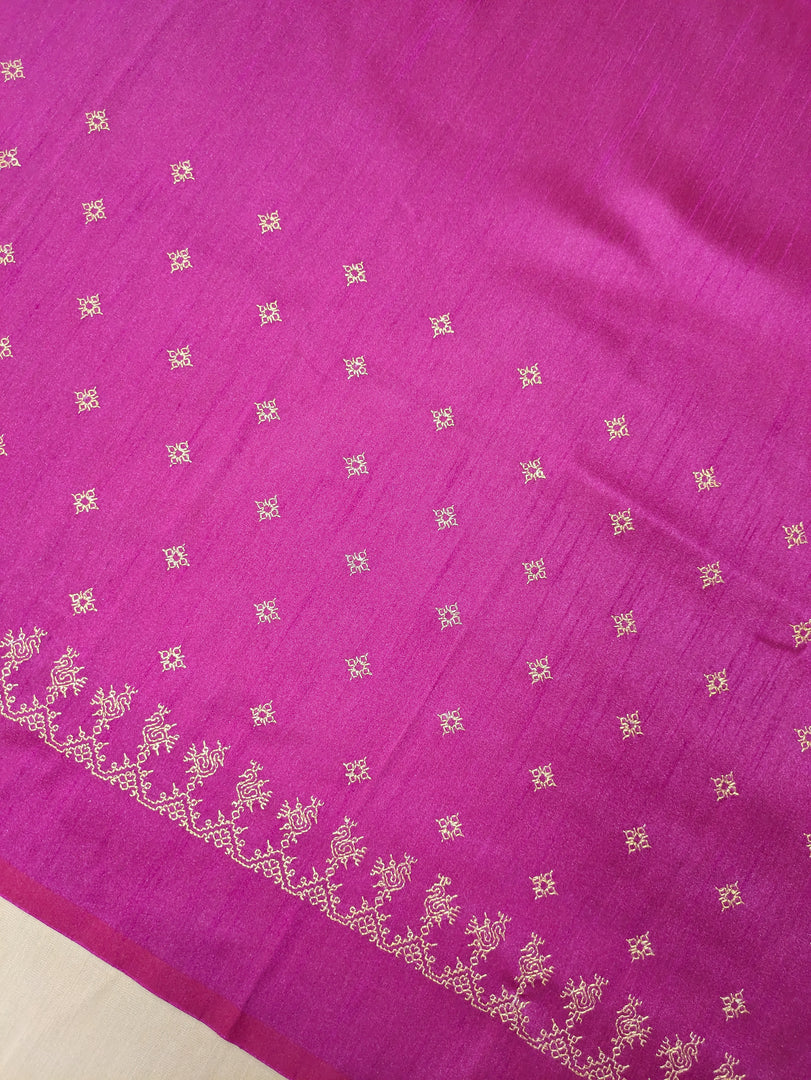 Magenta blouse with peacock motif kasuti embroidery front