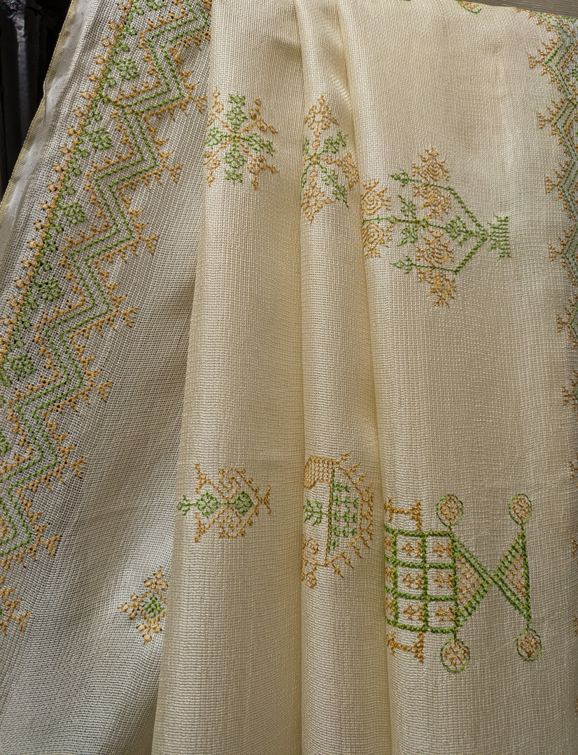 Pearl white classic kasuti saree showing embroidered border design