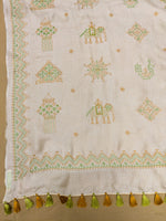 Load image into Gallery viewer, Pearl white classic kasuti saree featuring delicate embroidered motifs
