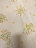 Load image into Gallery viewer, Pearl white kasuti saree with embroidery detail on border close-up
