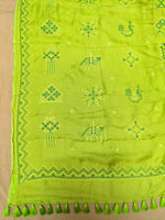 Load image into Gallery viewer, Lime green classic kasuti saree showing embroidered border drape
