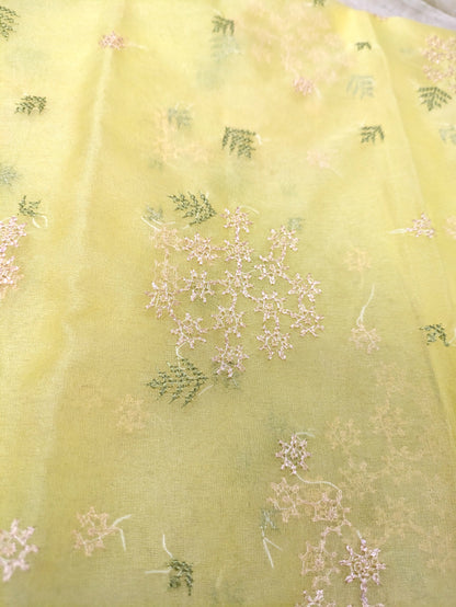 Lemon Kanakambara Saree Combo (with designer kasuti blouse)