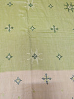 Load image into Gallery viewer, Pickle green handwoven cotton saree featuring kasuti ter embroidery
