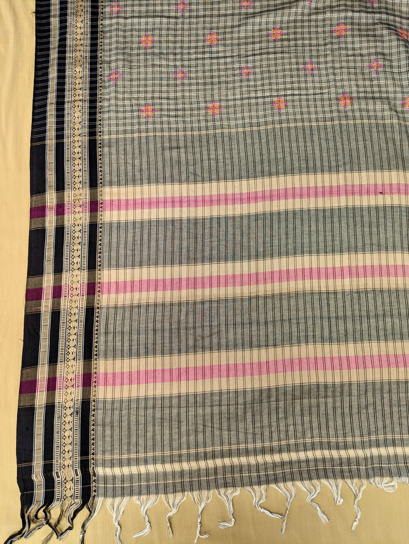 Malini kasuti motifs highlighted on grey handwoven cotton saree pallu