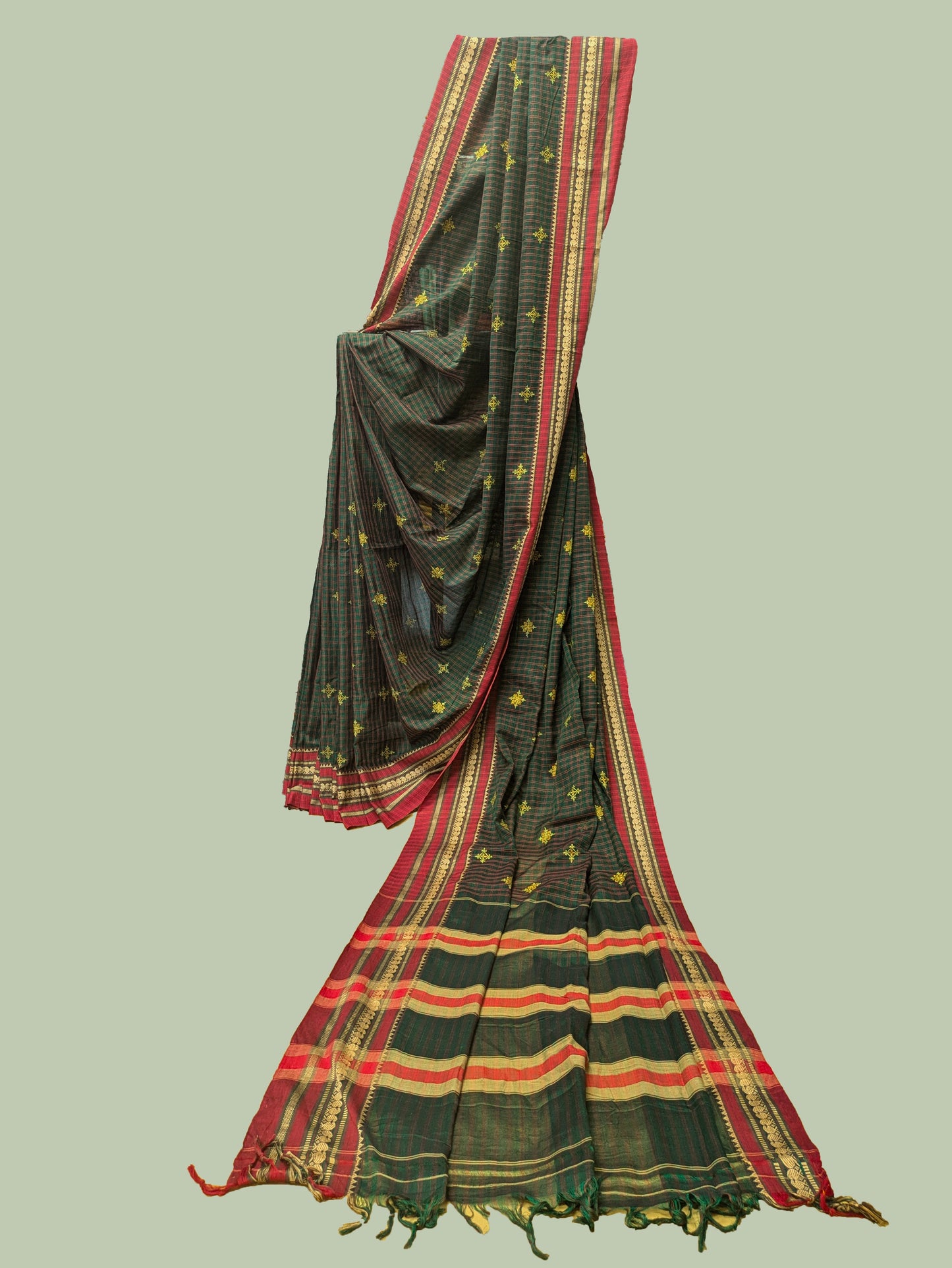 Hasiru Malini Kasuti Handwoven Cotton Saree