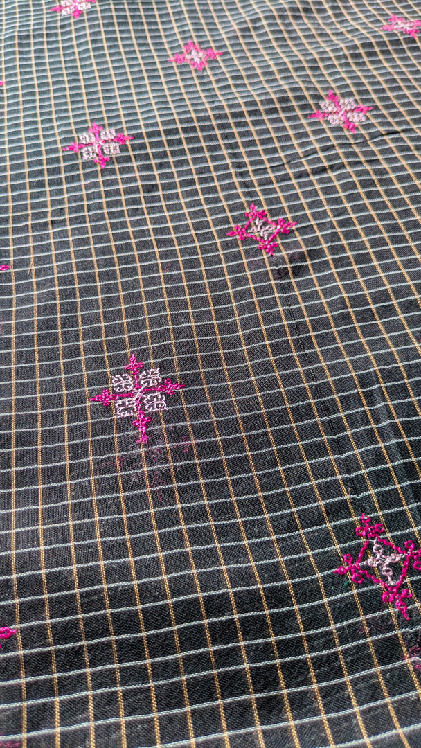 malini kasuti handwoven saree in black shade fabric display