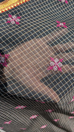 Load image into Gallery viewer, black kasuti malini handwoven cotton saree with embroidery detail

