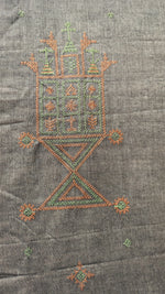 Load image into Gallery viewer, handwoven cotton saree in beige kasuti ter design close-up
