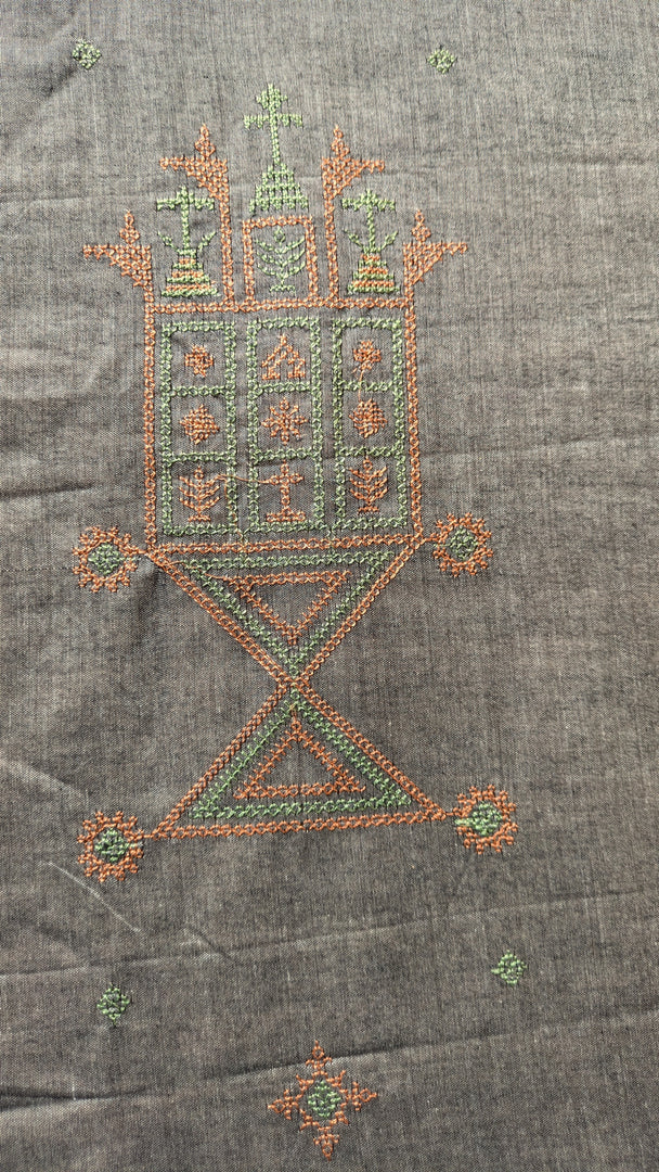 handwoven cotton saree in beige kasuti ter design close-up