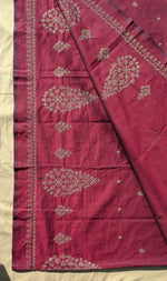 Load image into Gallery viewer, handwoven kasuti cotton saree in maroon petal design close-up
