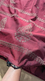 Load image into Gallery viewer, maroon petal kasuti handwoven cotton saree front angle
