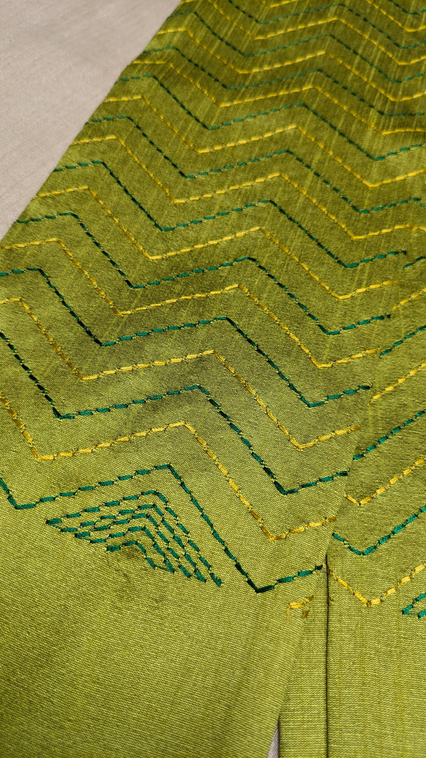 Mehendi green kanta stripes blouse with vertical stitch design front view