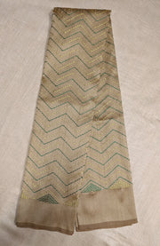 Beige kanta stripes blouse close-up of sleeve striped stitch design