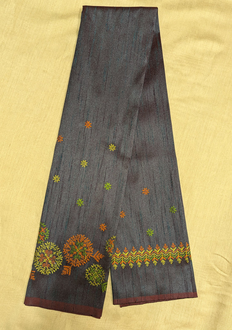 kasuti manjiri blouse in purple grey with embroidery close-up