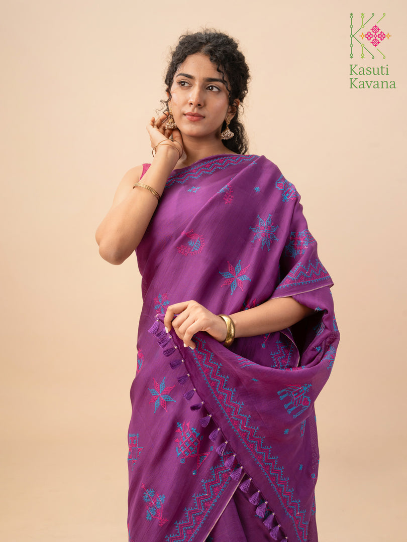 embroidered purple kasuti saree pallu close-up