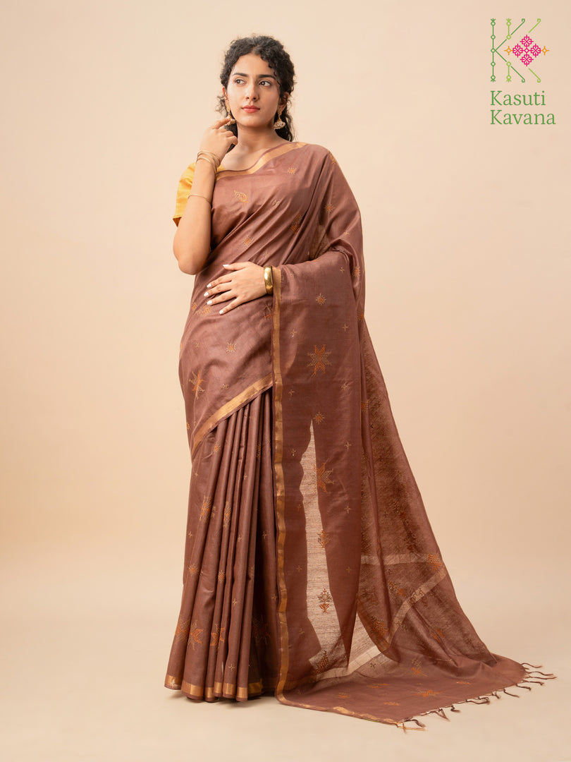 filter coffee kasuti ooru saree showing kasuti embroidery close-up