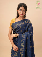 Load image into Gallery viewer, Pallu detail of navy blue golden goose motif saree
