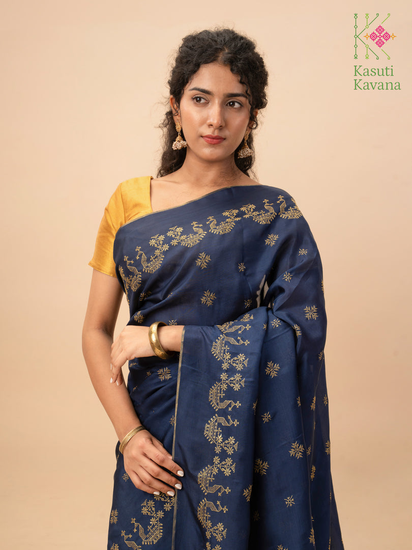 Pallu detail of navy blue golden goose motif saree