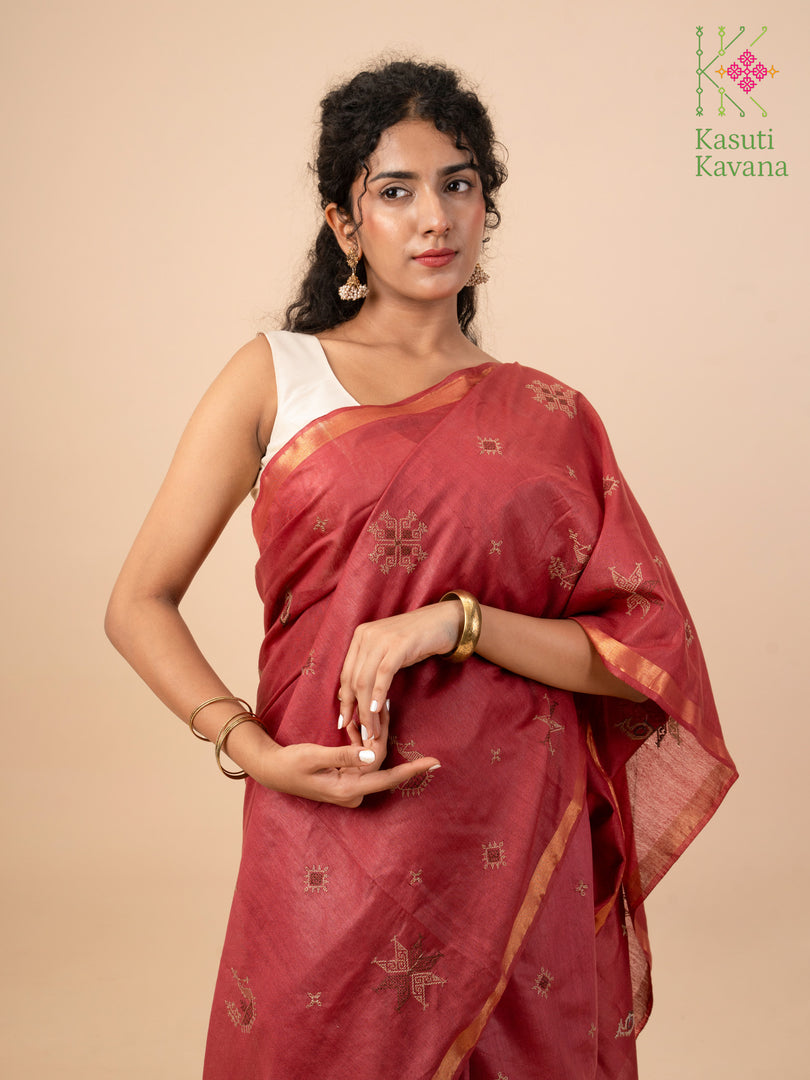 brick red kasuti ooru saree highlighting embroidery along border