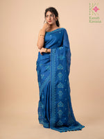Load image into Gallery viewer, Front drape of blue kasuti saree with patterned stripes
