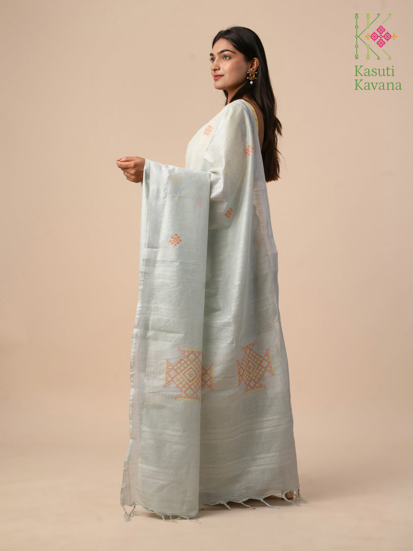 baby pink kasuti saree with floret cross stitch embroidery close-up