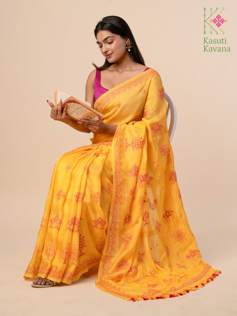 Border embroidery close-up of mango yellow classic kasuti saree