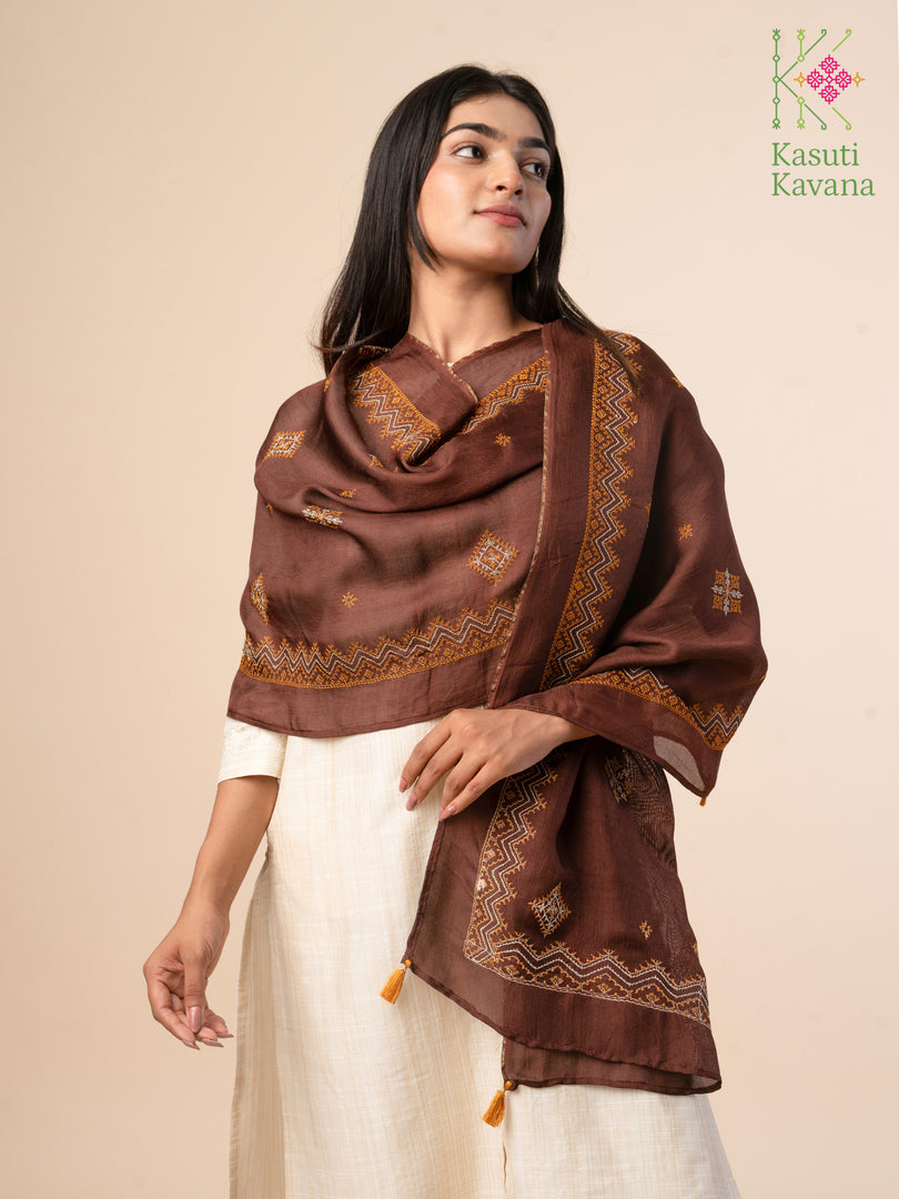 embroidered kasuti stole in coffee shade close detail