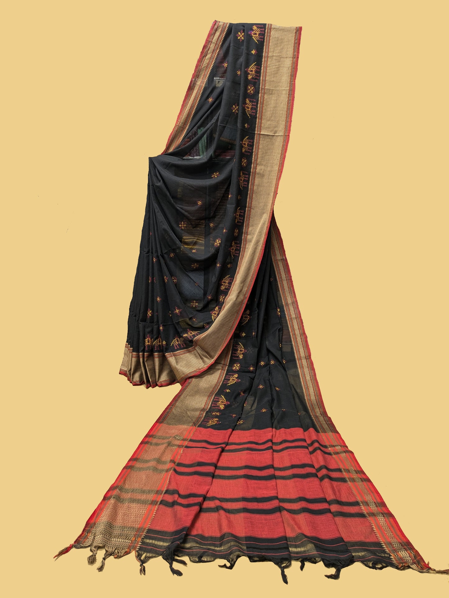 Black Aane Kasuti Handwoven Cotton Saree