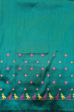 Load image into Gallery viewer, purple mor saree combo with mayur kasuti blouse close-up view
