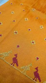 Load image into Gallery viewer, pink saree with mor motif paired with designer kasuti embroidered blouse detail
