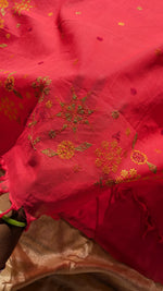 Load image into Gallery viewer, embroidered red kasuti bloom cotton saree pallu detail
